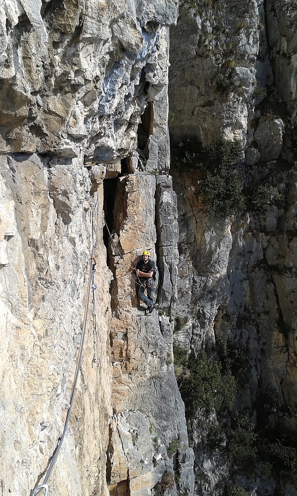 2015-03-29 11.44.30.jpg - Matteo alla base del 3 tiro